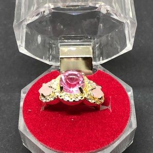 Fashion Ring With Clear Acrylic Case